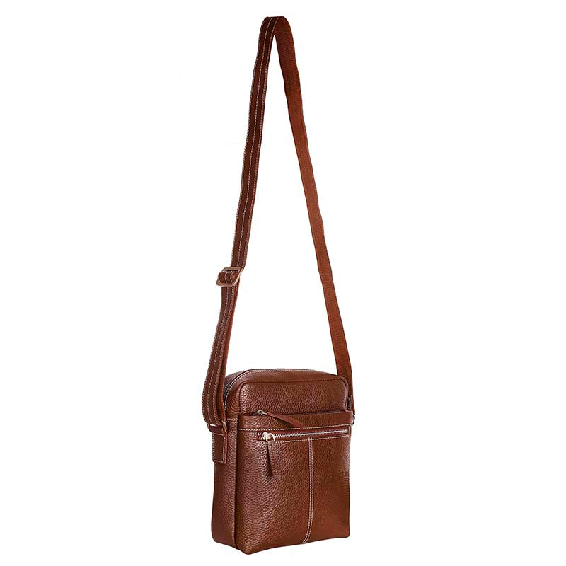 MarkStyling – Classic Pebble Tan Leather Crossbody with Front Zip Pocket Detail