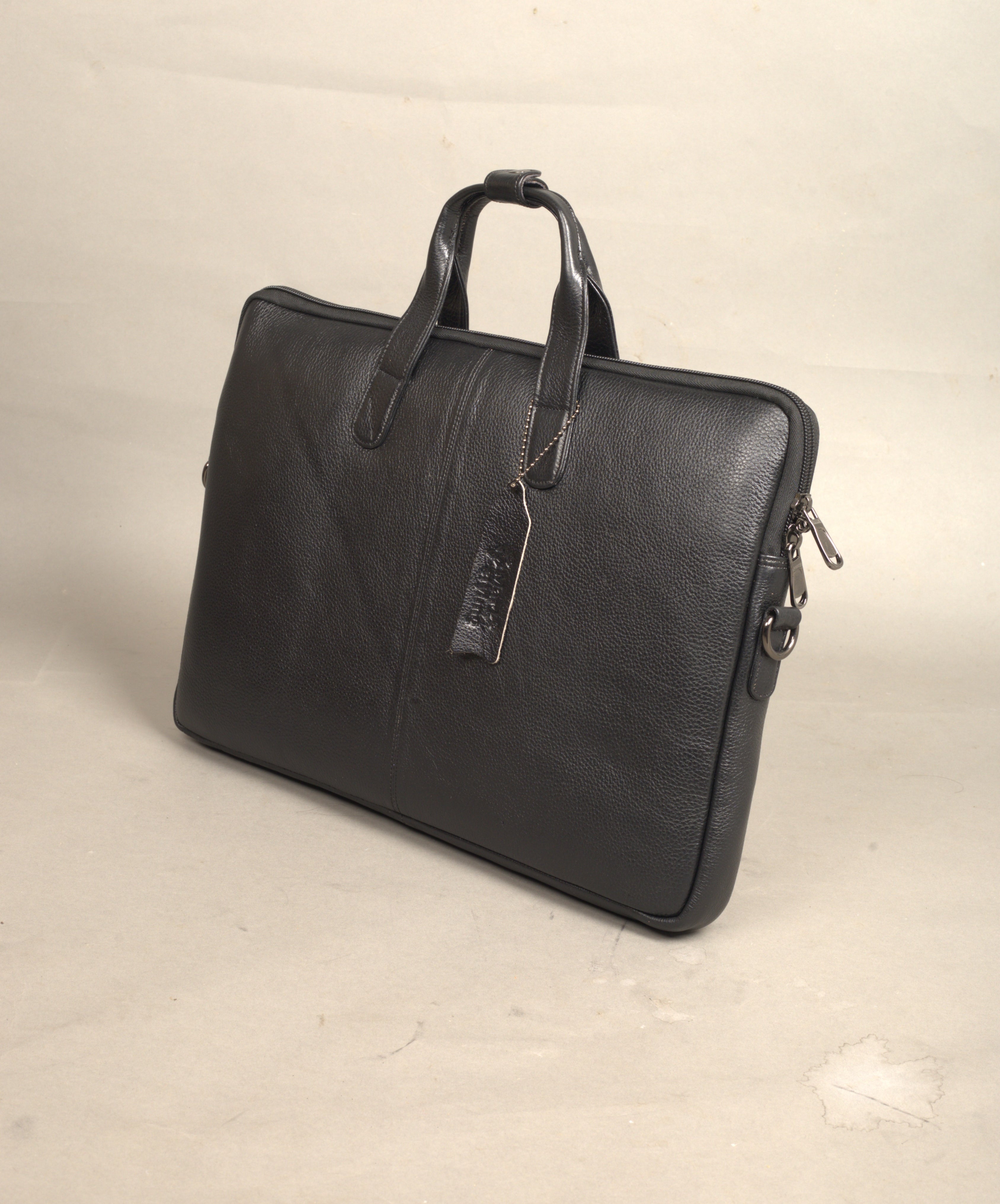 MarkStyling – Classic Black Leather Business Bag with Tag Accent